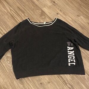 1x Woman’s VS Angel Women's Black Crew Neck
